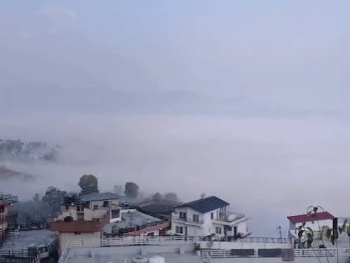 उत्तराखंड के तीन जिलों में भारी बारिश का अलर्ट; ऊंचे पर्वतीय इलाकों में हिमपात से बढ़ी ठंड
